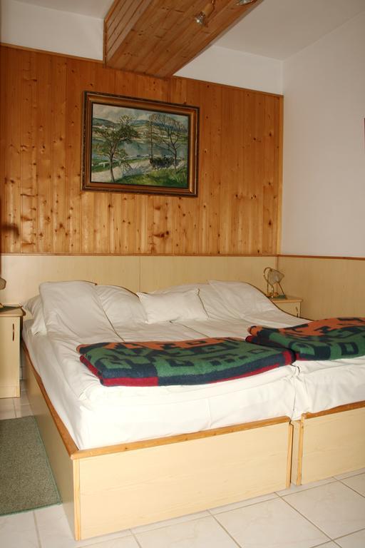 Gála Panzió Simontornya Quarto foto